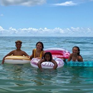 Meet your Posher, Tenique